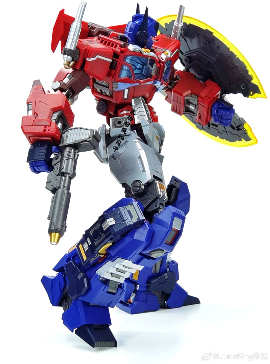 Sky Atlas In-Hand Images & Video of Transforming Kuro Kara